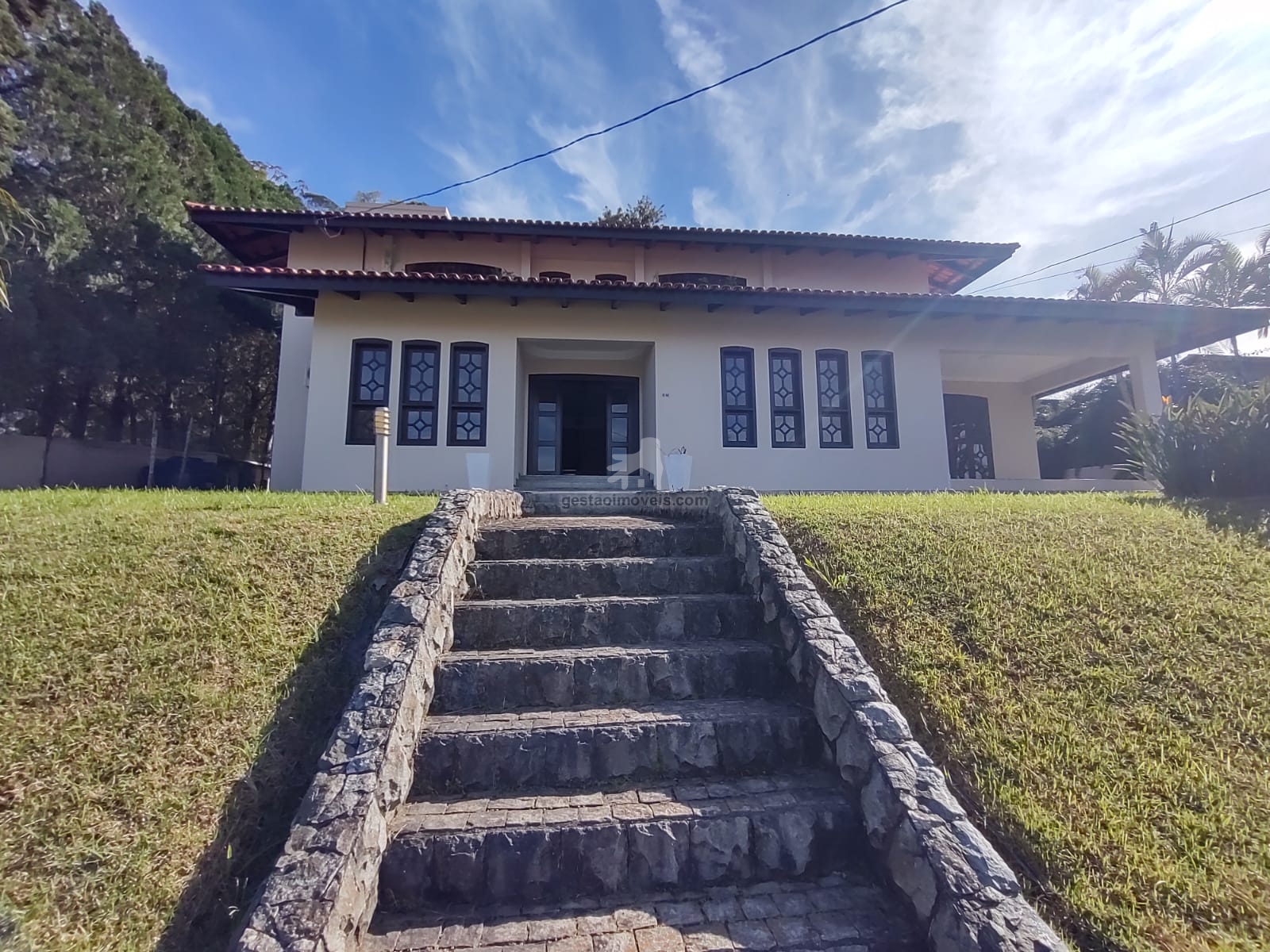 Casa grande, com um lindo terreno localizado em  Balneário Camboriú - estados