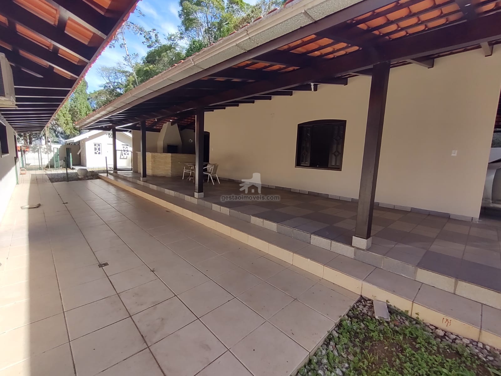 Casa grande, com um lindo terreno localizado em  Balneário Camboriú - estados