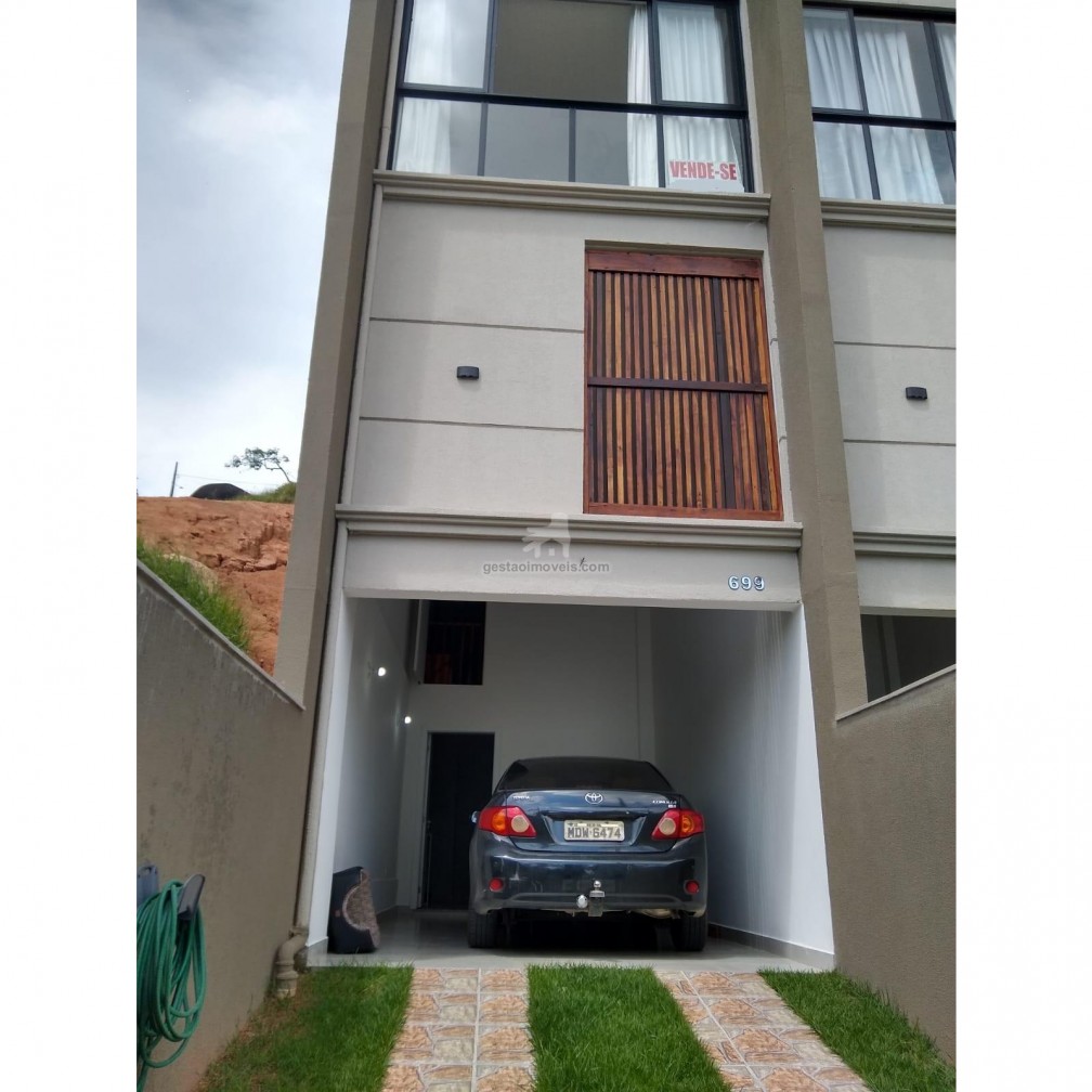 Casa à venda com 2 quartos, 125m² - Foto 2