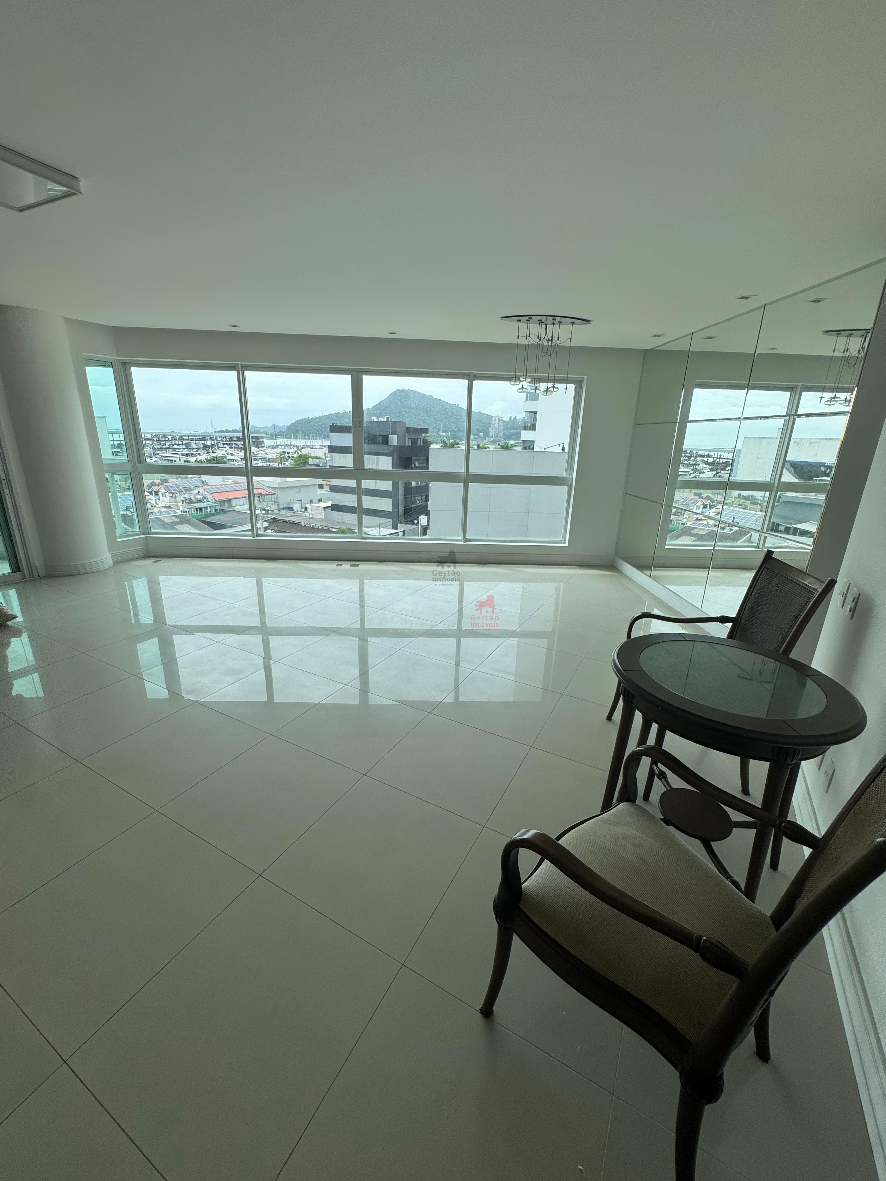 Apartamento para alugar com 4 quartos, 184m² - Foto 2